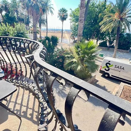 Апартаменты Seafront Batllo *